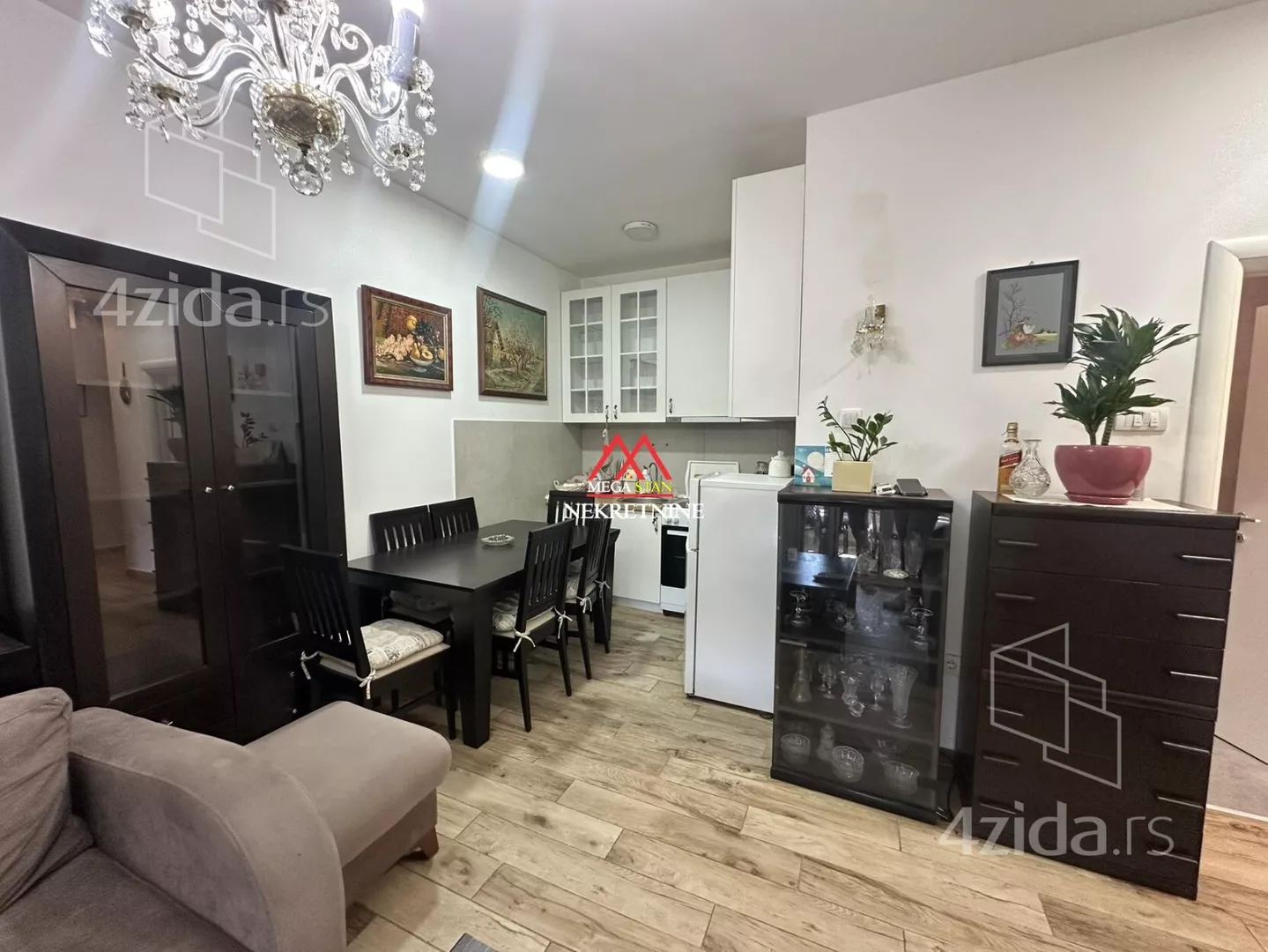 Jednoiposoban stan | 4zida