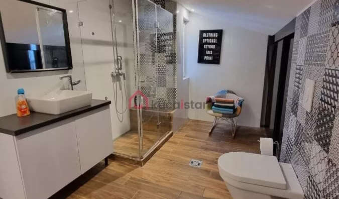 Sedmosoban stan | 4zida