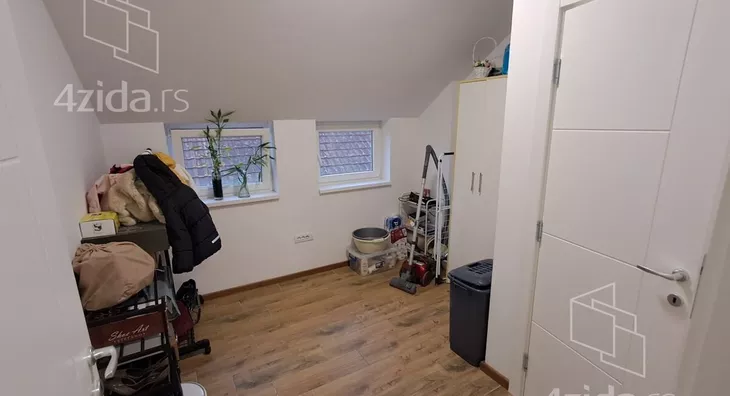 Četvoroiposoban stan | 4zida
