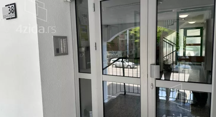 Četvoroiposoban stan | 4zida