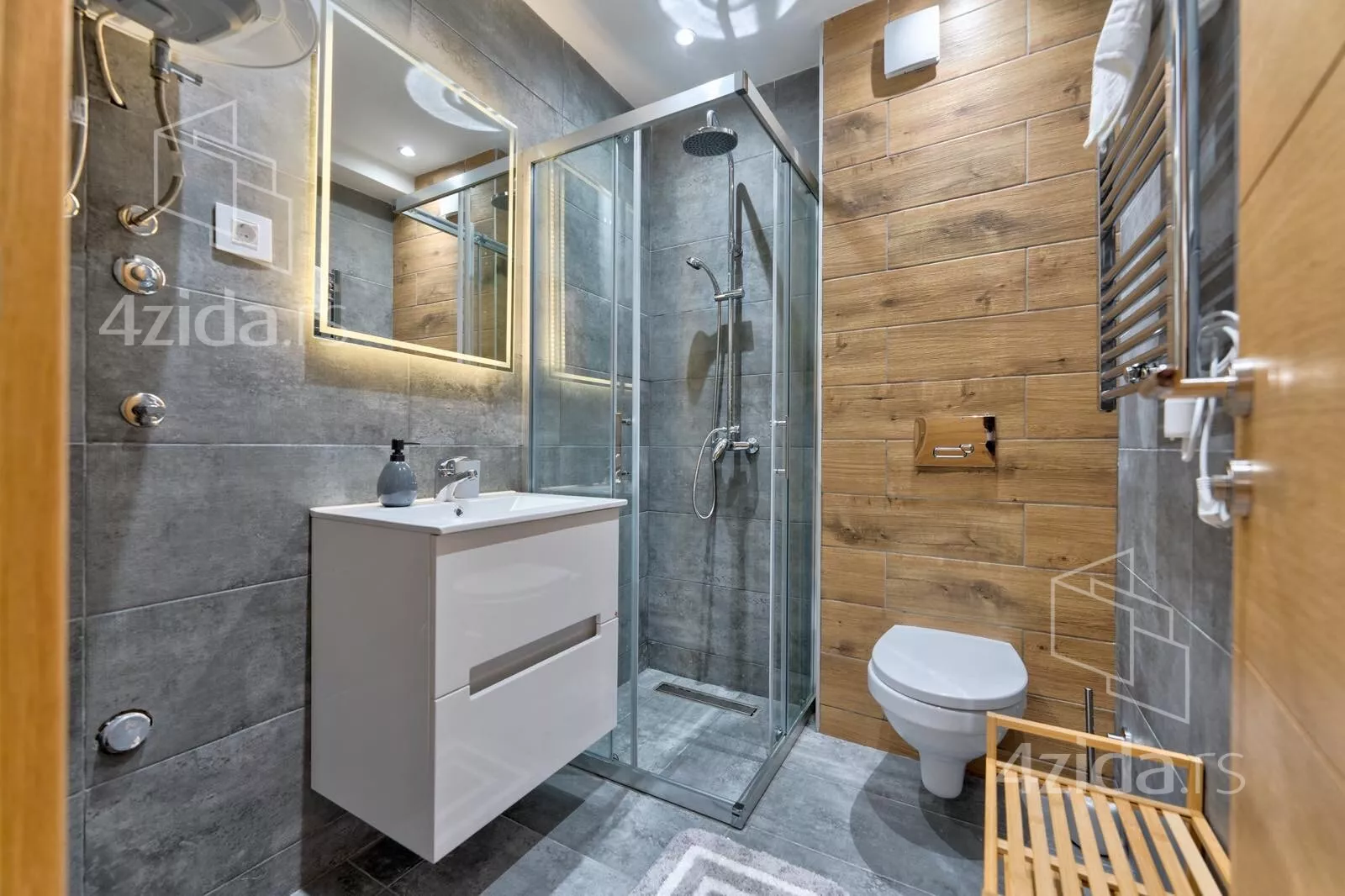 Jednoiposoban stan | 4zida