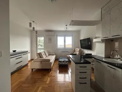 16. Oktobar | 4zida.rs