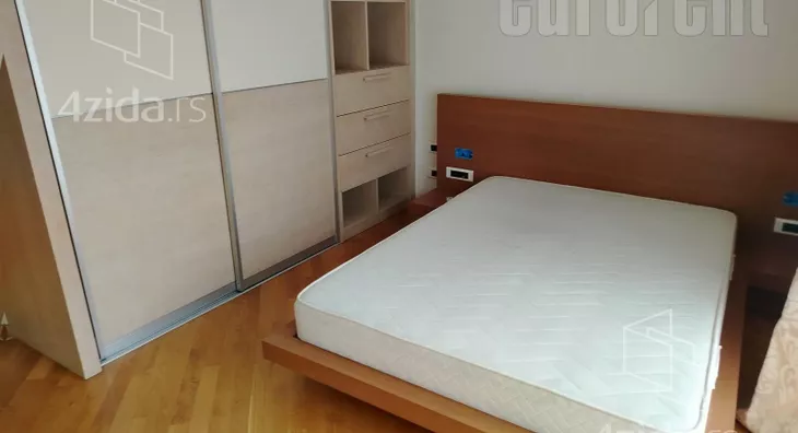 Četvoroiposoban stan | 4zida