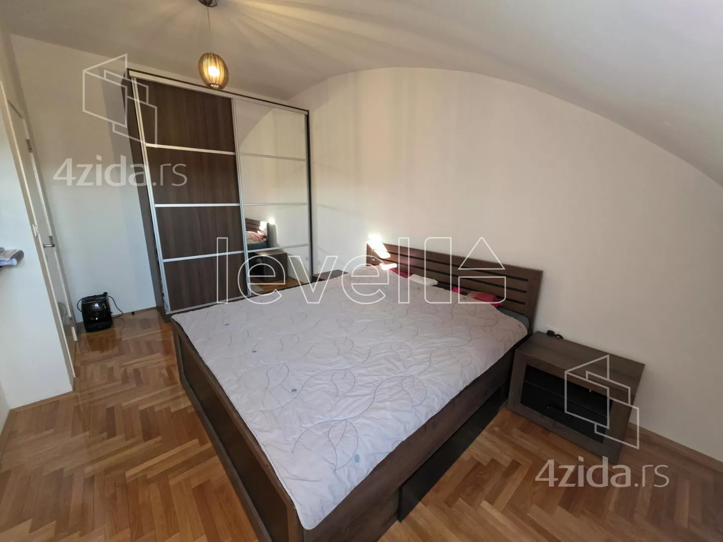 Četvoroiposoban stan | 4zida