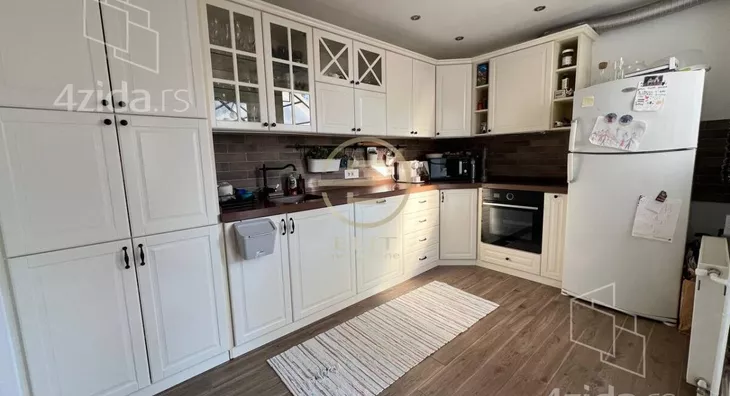 Četvoroiposoban stan | 4zida