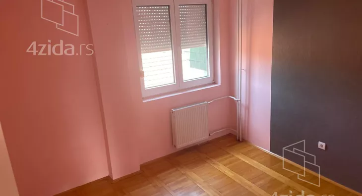 Četvoroiposoban stan | 4zida