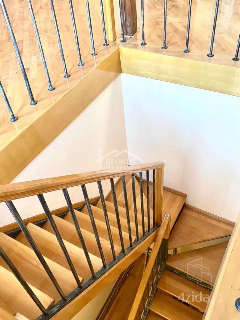 Šestoiposoban stan | 4zida