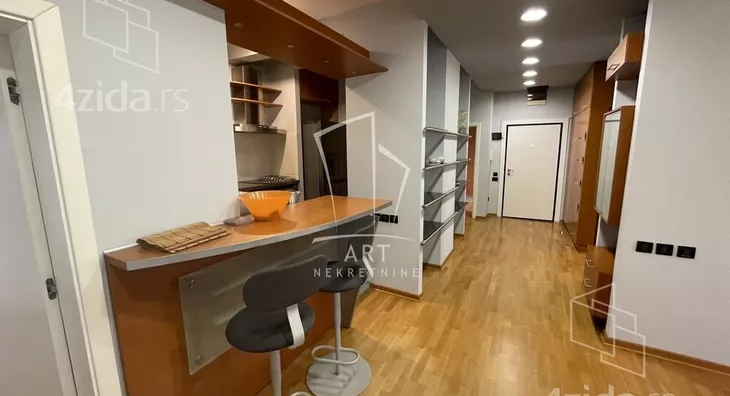 Četvoroiposoban stan | 4zida