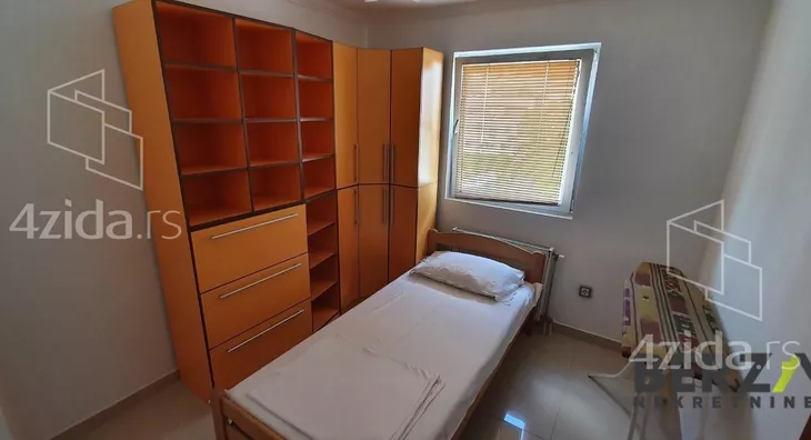 Šestosoban stan | 4zida