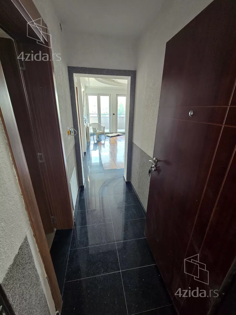 Četvoroiposoban stan | 4zida