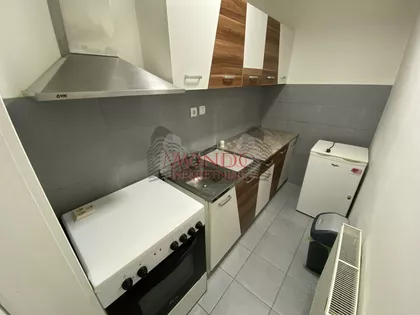 Crveni Pevac | 4zida.rs