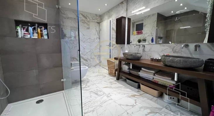 Četvoroiposoban stan | 4zida