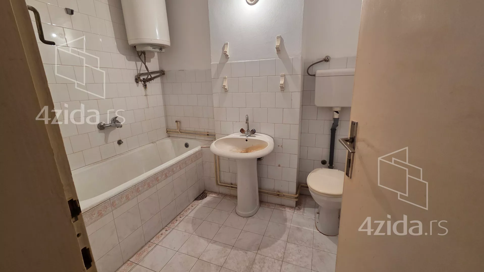 Sedmosoban stan | 4zida