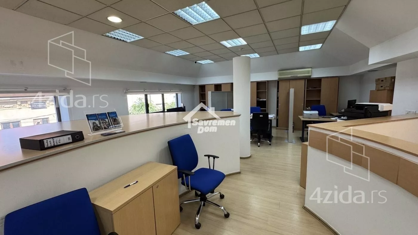 Poslovna zgrada | 4zida
