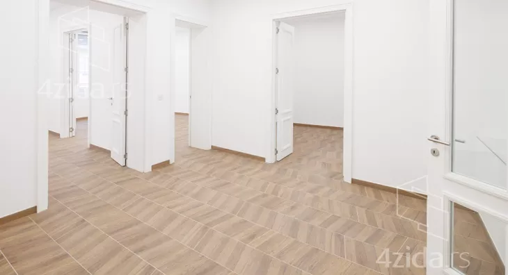 Četvoroiposoban stan | 4zida
