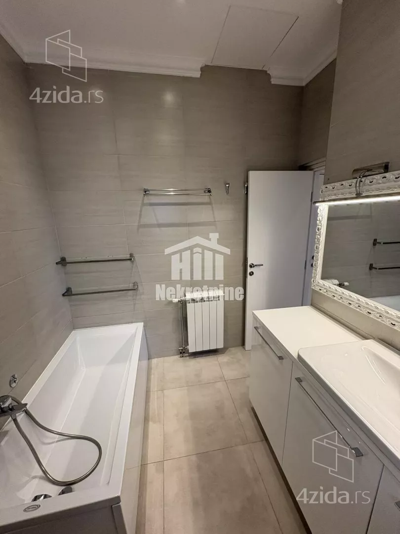 Šestoiposoban stan | 4zida