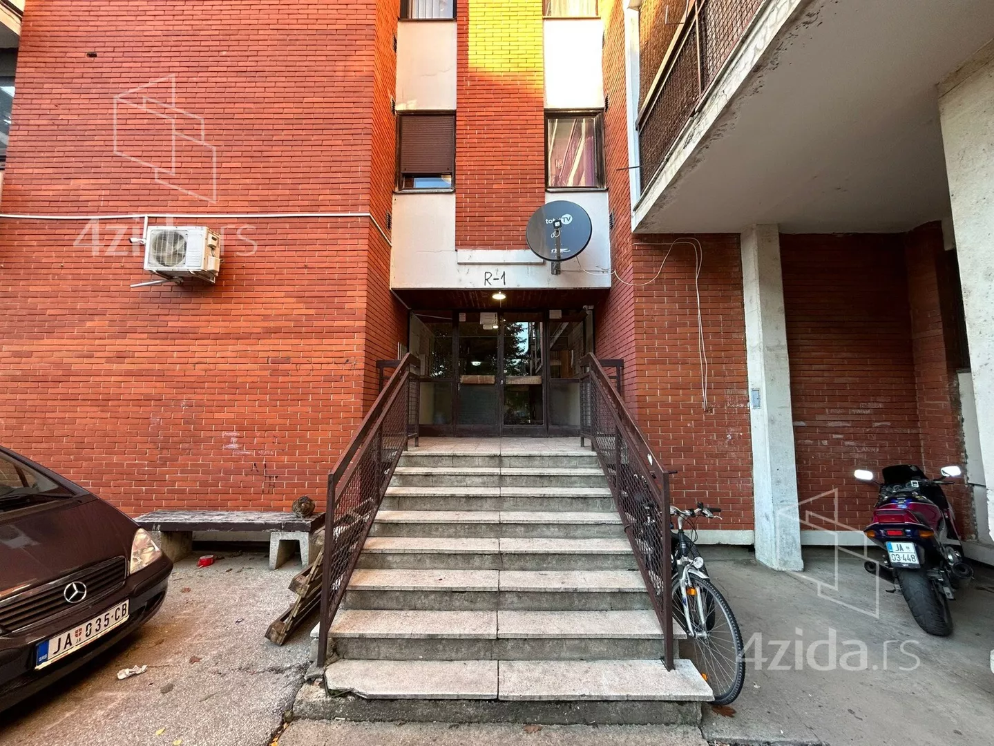 Jednoiposoban stan | 4zida