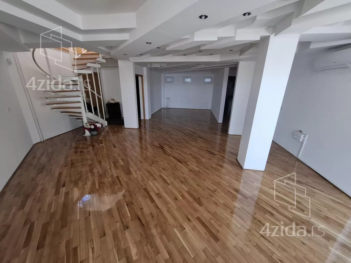 Šestosoban stan | 4zida