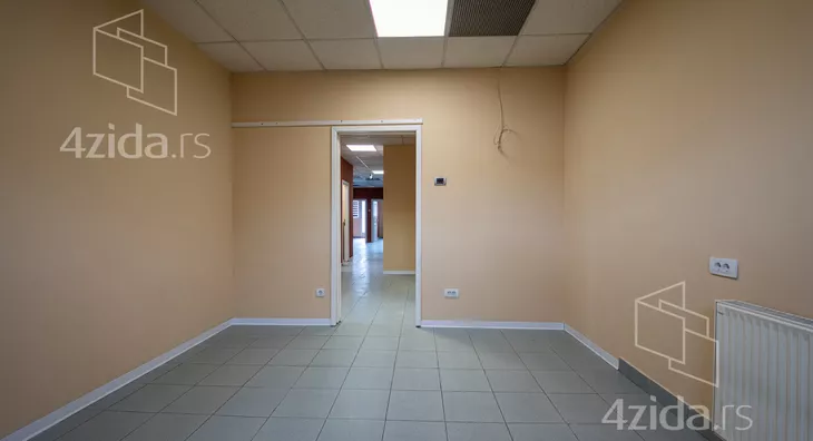 Poslovna zgrada | 4zida