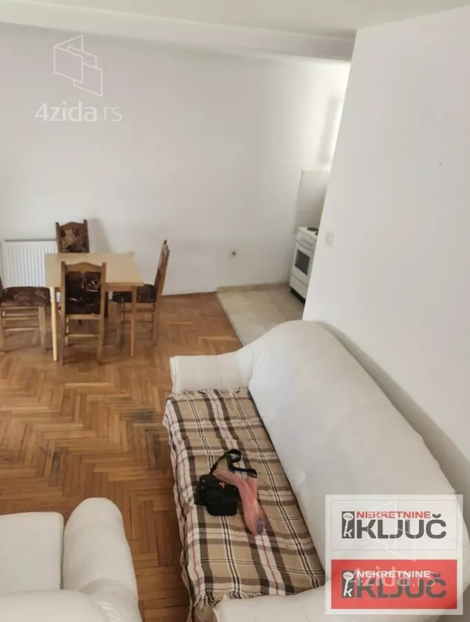 Četvoroiposoban stan | 4zida