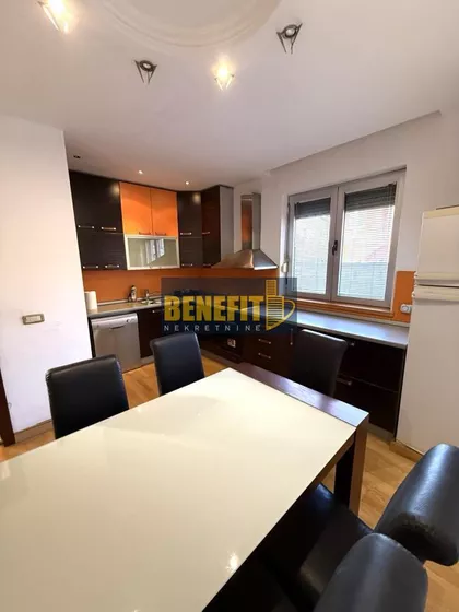 Surčin (mesto) | 4zida.rs