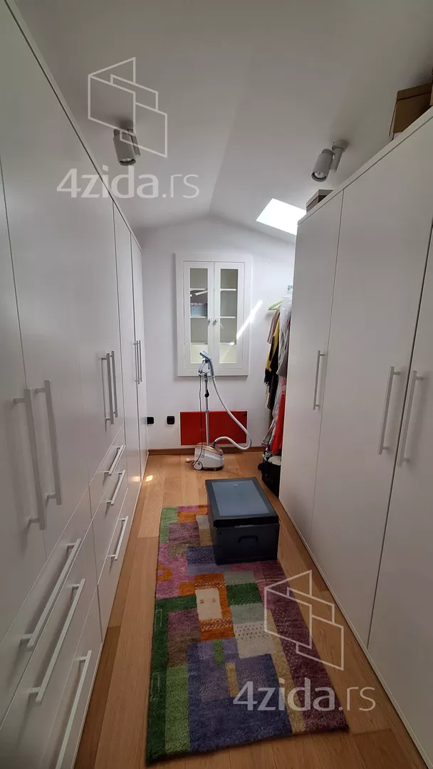 Četvoroiposoban stan | 4zida