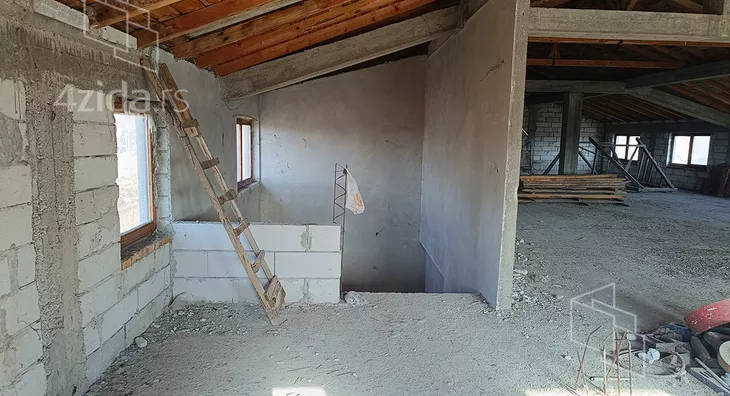 Poslovna zgrada | 4zida