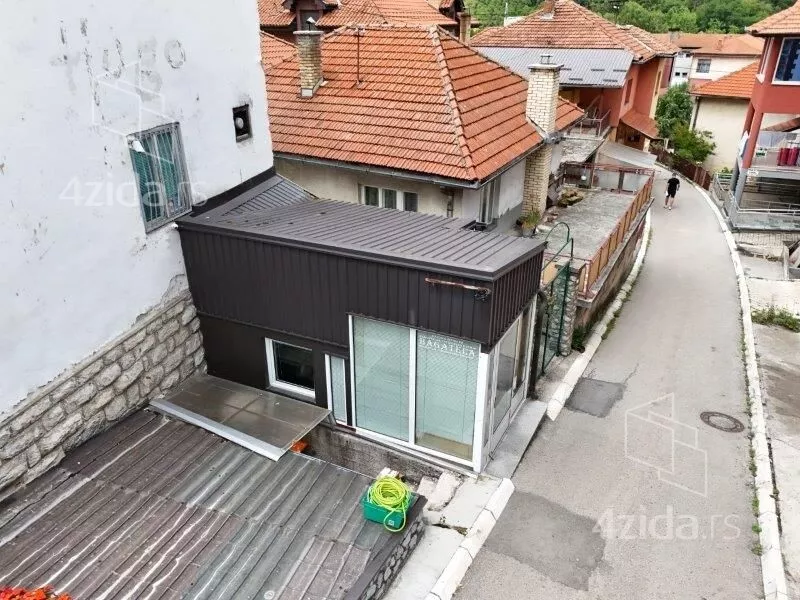 Lokal | 4zida