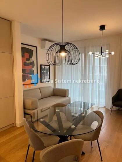 Vukov Spomenik | 4zida.rs