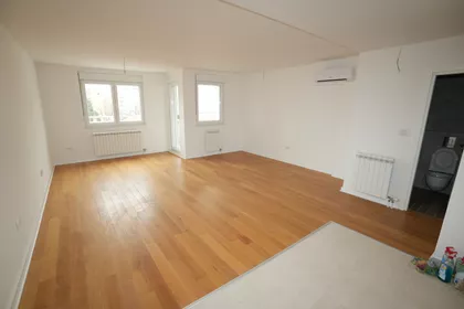 Vukov Spomenik | 4zida.rs