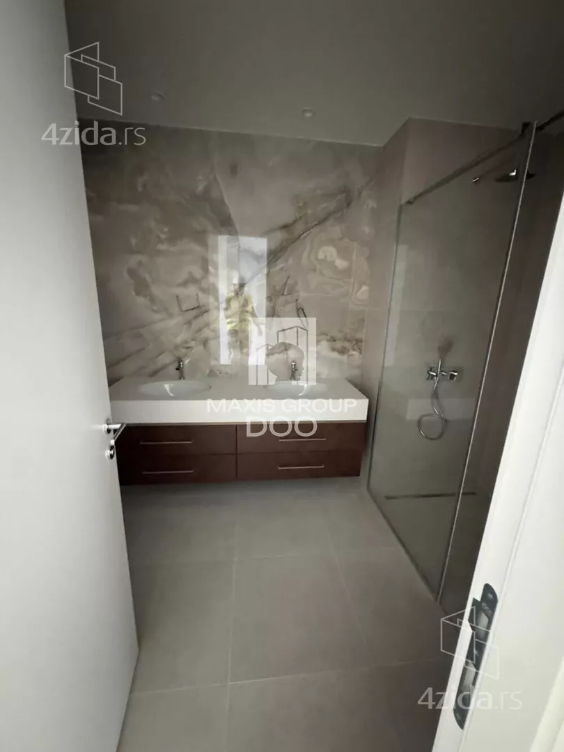 Četvoroiposoban stan | 4zida