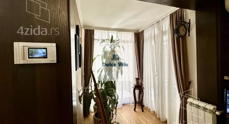 Šestosoban stan | 4zida