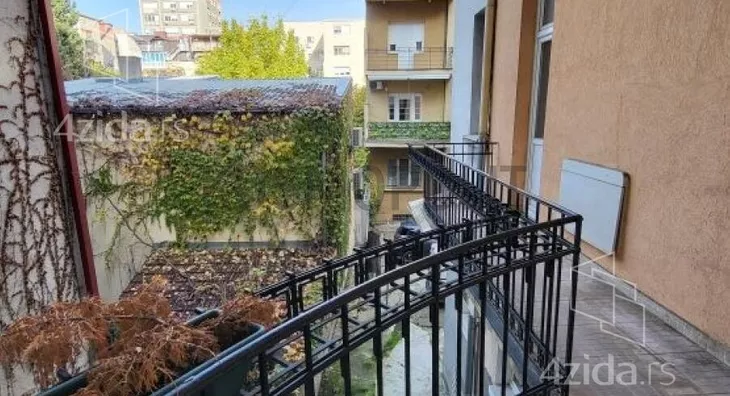 Četvoroiposoban stan | 4zida