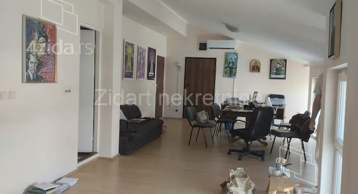 Poslovna zgrada | 4zida