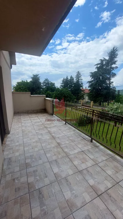 Popović | 4zida.rs