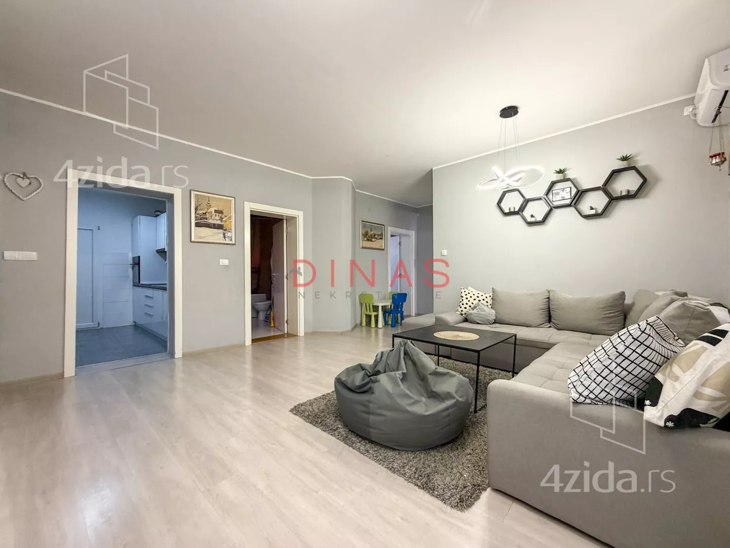 Trosoban stan | 4zida