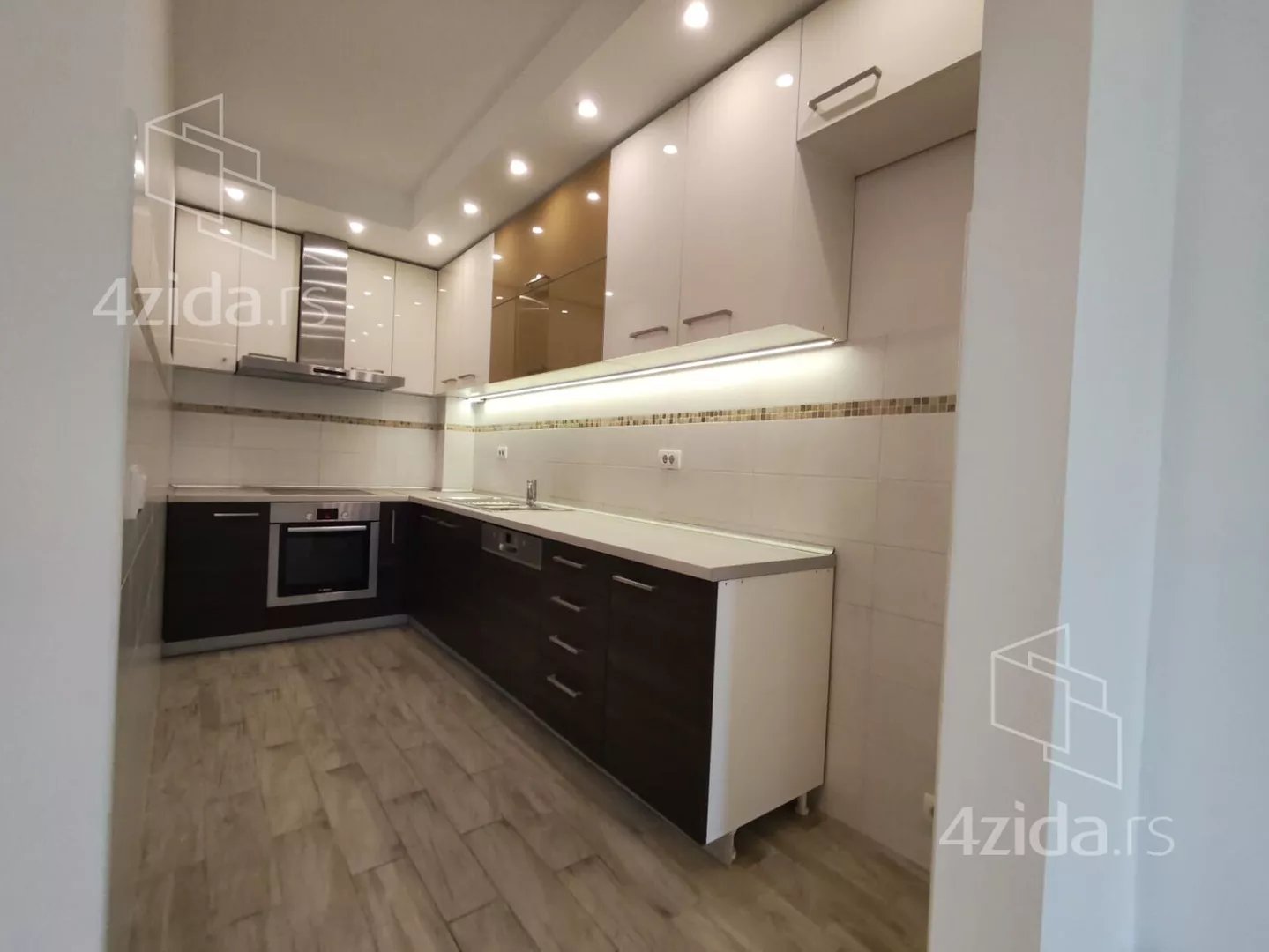 Petosoban stan | 4zida