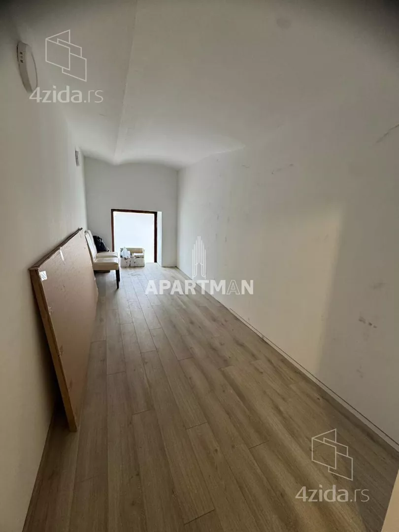 Poslovna zgrada | 4zida