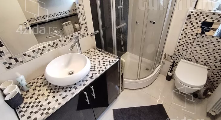 Petosoban stan | 4zida