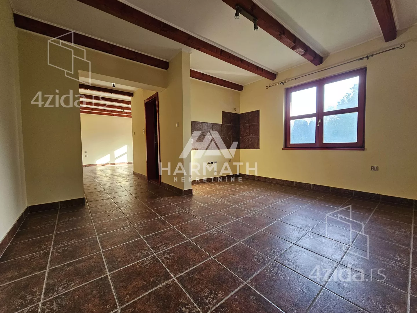 Poslovna zgrada | 4zida