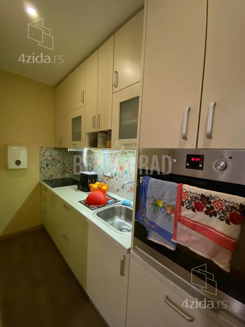 Petosoban stan | 4zida