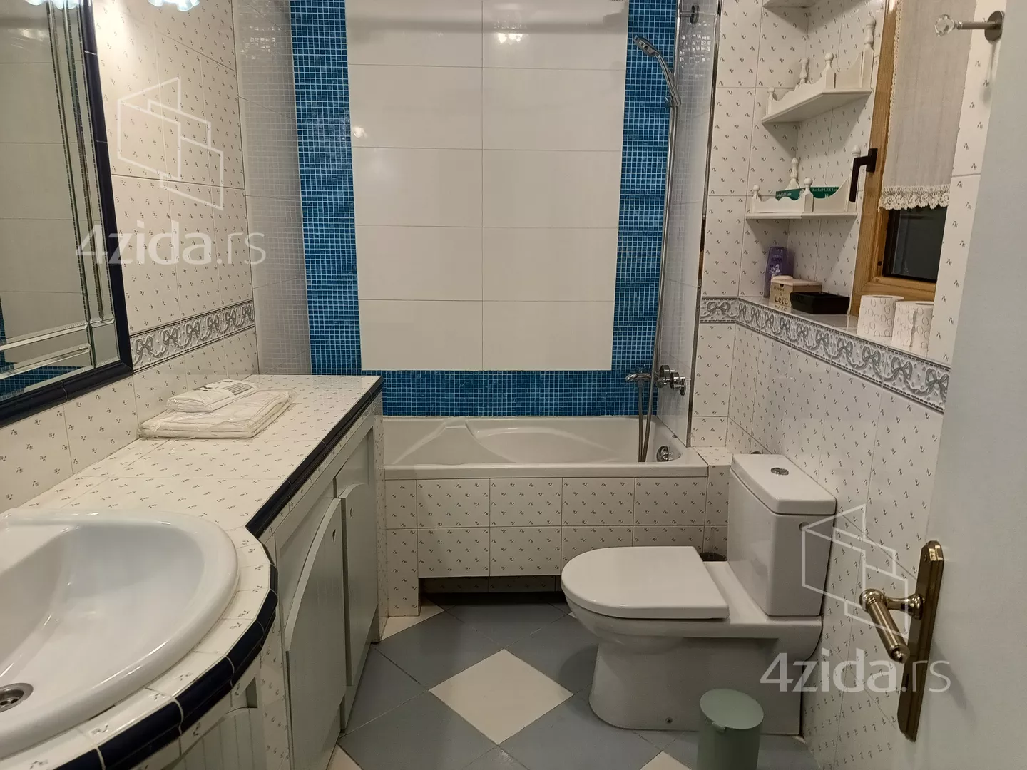 Četvoroiposoban stan | 4zida