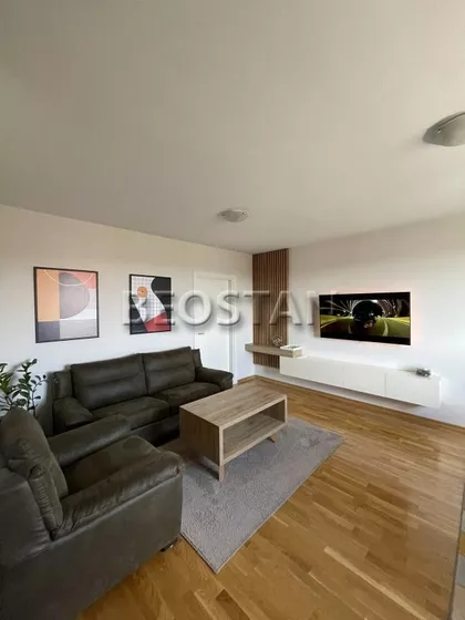 Nikole Baloga | 4zida.rs