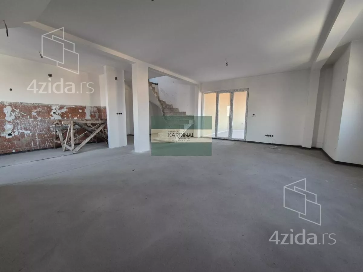 Šestosoban stan | 4zida