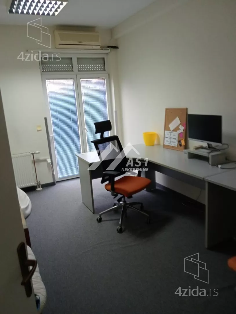 Poslovna zgrada | 4zida