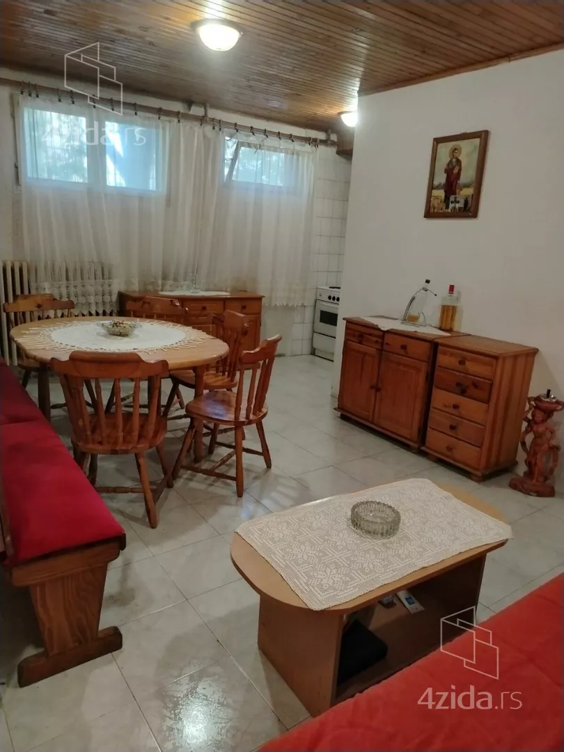 Troiposoban stan | 4zida