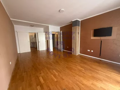 Lasla Gala | 4zida.rs