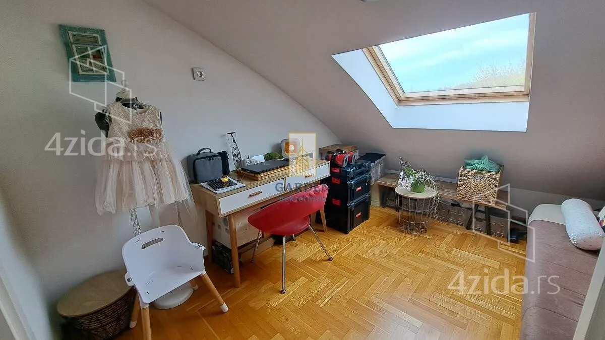 Troiposoban stan | 4zida