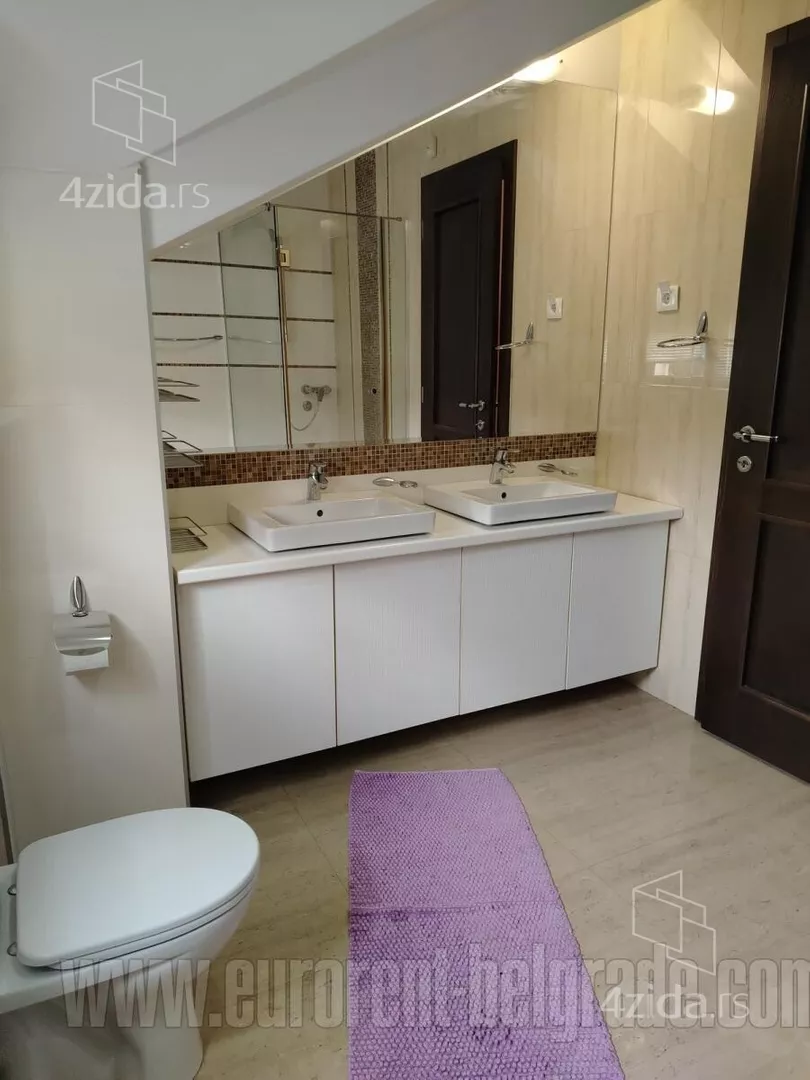 Četvoroiposoban stan | 4zida