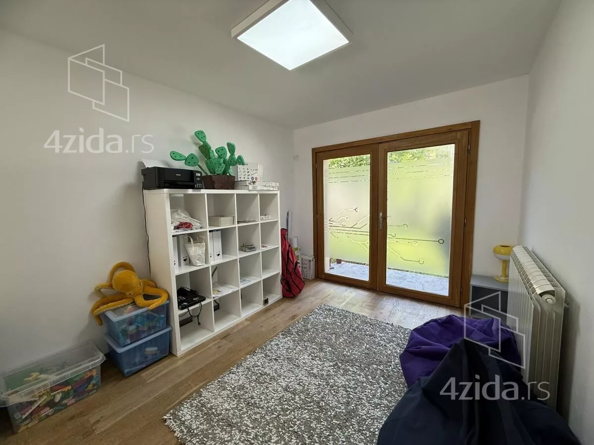 Lokal | 4zida